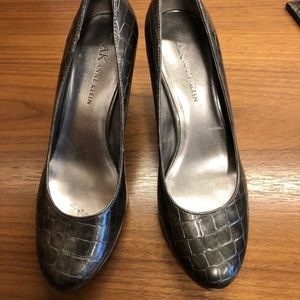 Anne Klein faux croc patent pewter heels 6.5